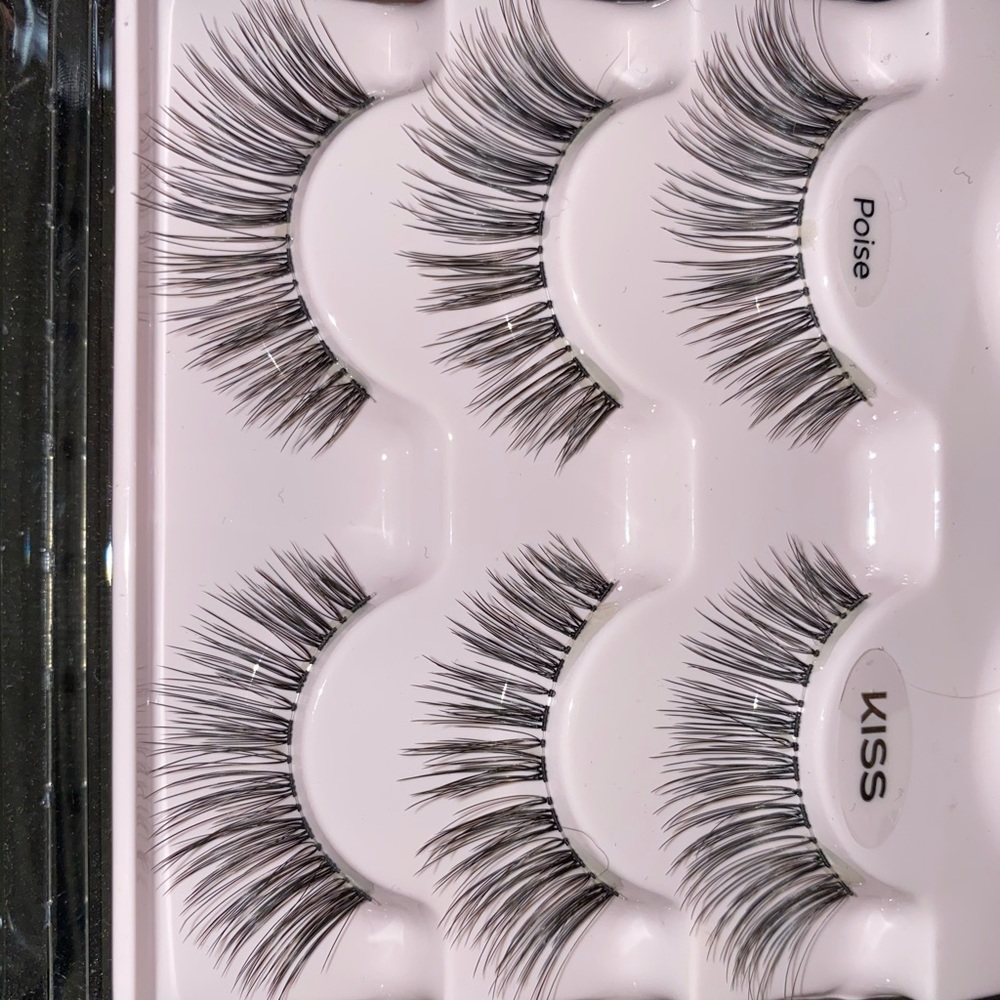 NEW Kiss Lashes